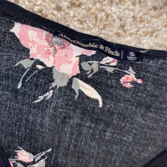 Abercrombie & Fitch top size S - Picture 2 of 2